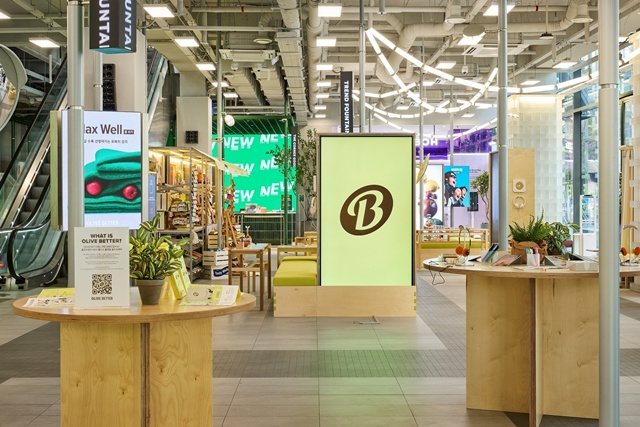 CJ올리브영이 다음 달 9일까지 올리브영N 성수 1층 트렌드 파운틴에서 뉴 웰니스 라운지 팝업스토어를 운영한다. /CJ올리브영