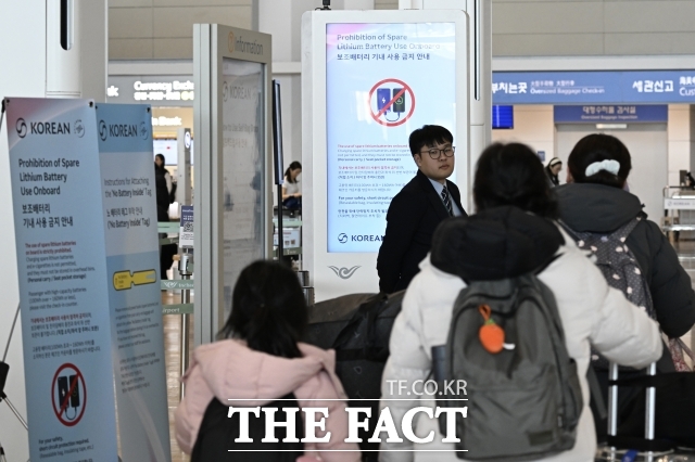 항공업계에 따르면 제주항공과 진에어, 티웨이항공 등 주요 LCC의 설 연휴 단거리 노선 예약률은 90%대 후반 수준을 기록하고 있다. /인천국제공항=송호영 기자