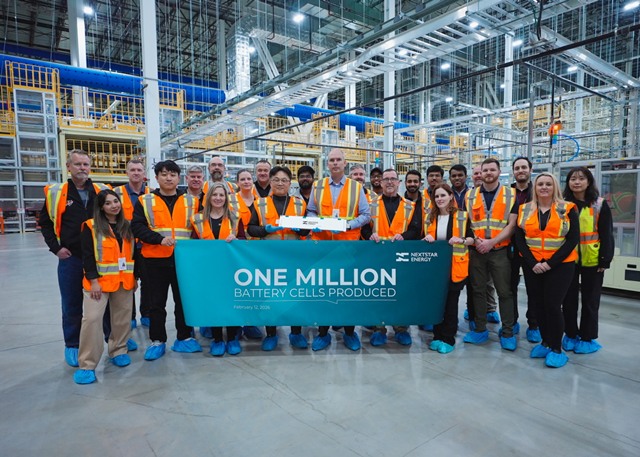 LG에너지솔루션은 캐나다 생산법인 넥스트스타 에너지가 에너지저장장치(ESS)용 리튬인산철(LFP) 배터리 셀 누적 생산 100만개를 달성했다고 13일 밝혔다. /LG에너지솔루션