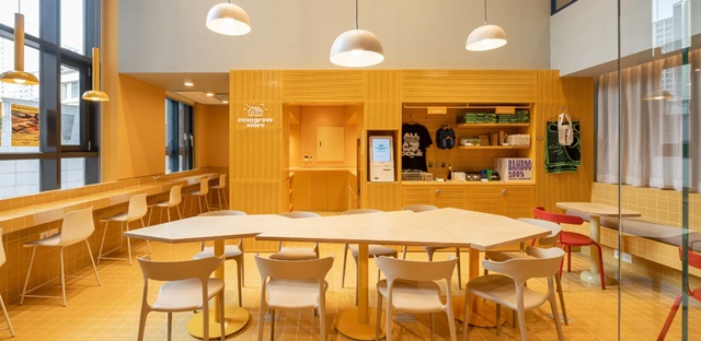 독립성과 연결서을 동시에 추구하는 1.5인 가구가 새로운 주거 수요층으로 떠오르며 코리빙 하우스에 대한 관심이 높아지고 있다. 사진은 대표적인 코리빙 하우스인 맹그로브 신촌점이다. /MGRV