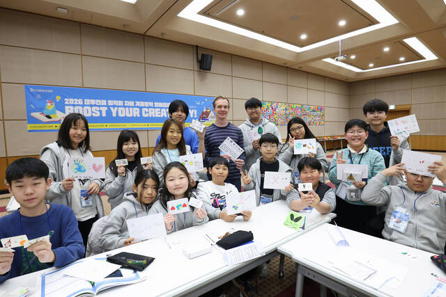 대우건설은 지난 2일부터 6일까지 수원시 장안구 대우건설 기술연구원(인재경영원)에서 2026년 임직원 자녀 초청 겨울방학 영어캠프를 진행했다고 13일 밝혔다. /대우건설