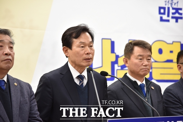 더불어민주당 소속 나소열 전 충남도 문화체육부지사가 12일 기자회견을 통해 대전·충남 통합특별시장 출마를 선언하고 있다. /노경완 기자