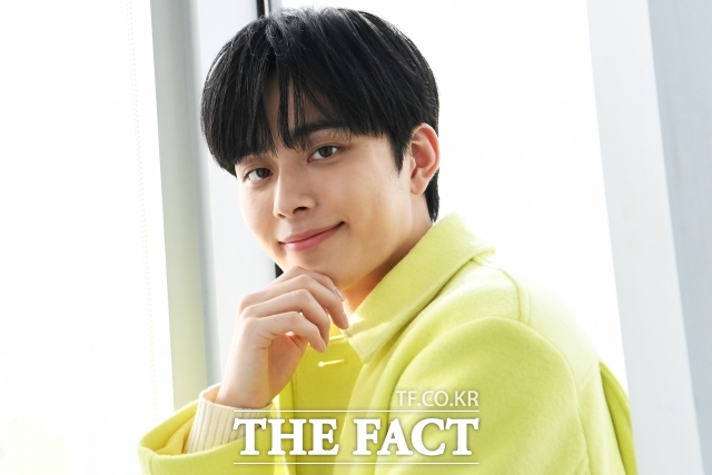 배우 유선호가 13일 오전 서울 마포구 더팩트 사옥에서 진행된 인터뷰에서 포즈를 취하고 있다. / 배정한 기자