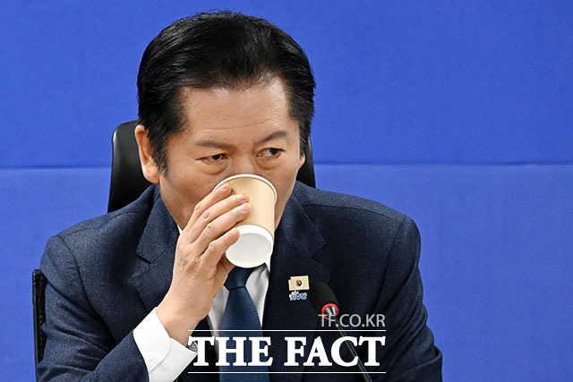 더불어민주당 정치검찰 조작기소 특별위원회 전문위원들이 13일 정청래 대표에게 이성윤 위원장 임명 철회를 촉구하는 입장을 전달한 것으로 알려졌다./남용희 기자