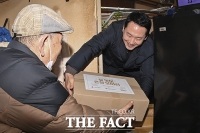  설 앞두고 쪽방촌 찾은 장동혁 대표 [포토]