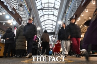  고물가 불구 붐비는 전통시장 [TF사진관]