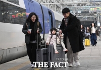  선물은 무겁게, 발걸음은 가볍게…설 연휴 민족 대이동