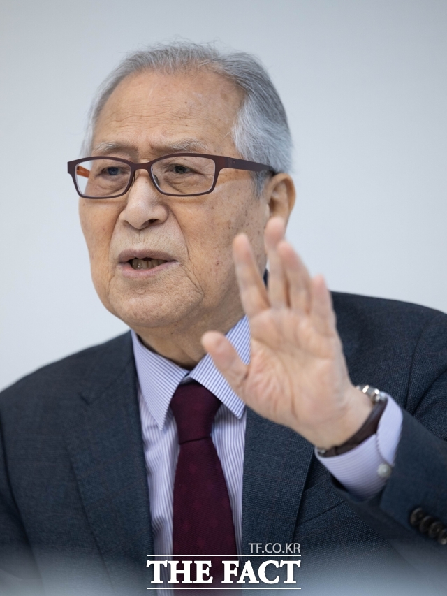 정 전 장관은 북한이 추진하는 관광 사업의 실질적 파트너는 결국 한국일 수밖에 없다고 진단했다. 그는 백두산에서 하룻밤을 자는 것만으로 흥분할 사람은 일본도, 중국도, 러시아도 아니다. 결국 한국 사람과 해외 한인들이라고 말했다. /박헌우 기자