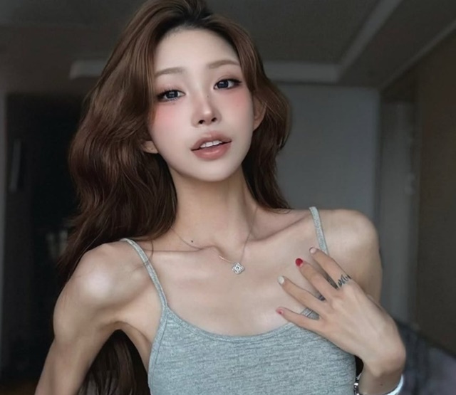 고(故) 배우 최진실의 딸이자 인플루언서 겸 패션모델로 활동 중인 최준희가 오는 5월 16일 서울 강남의 L호텔 그랜드 볼룸에서 웨딩마치를 울린다. 신랑은 4년간 교제해온 11살 연상의 회사원 김 모씨. /최준희 인스타