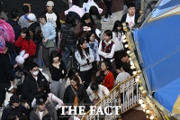  롯데월드, 시민들 설 나들이로 '인산인해' [TF사진관]