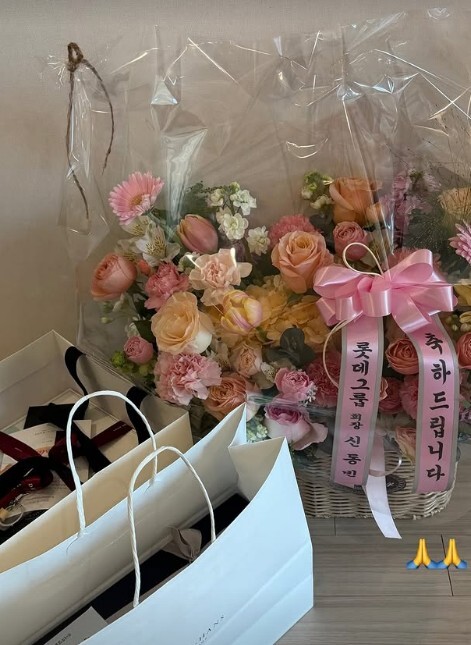 최가온은 17일 자신의 사회관계망서비스(SNS)에 케이크와 꽃다발을 찍은 사진을 게시했다. /최가온 SNS 캡쳐