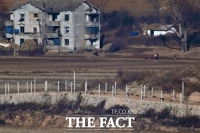  北 개풍군 주민들, 알록달록한 옷 입고 '설 맞이' [TF포착]