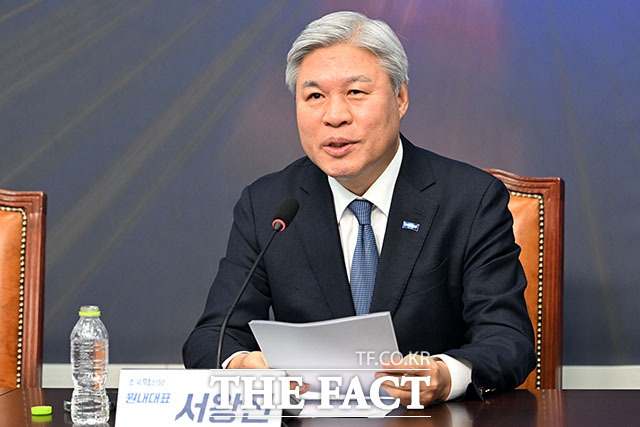 기자간담회 열고 모두발언하는 서 원내대표.