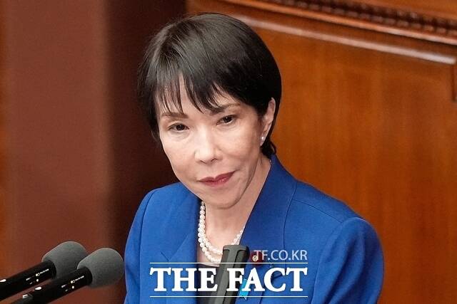 다카이치 사나에 일본 총리가 18일 소집된 특별국회 중의원·참의원 총리 지명 선거에서 제105대 총리로 재선출됐다. 다카이치 총리는 일왕의 총리 임명 등을 거쳐 2차 내각을 출범시킬 전망이다. /뉴시스