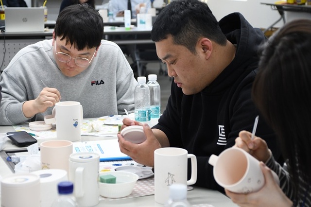 삼표그룹은 지난 13일 경주시 소재 삼표연수원에서 신규 입사자 교육 과정의 일환으로 체험형 핸즈온(Hands-on) 봉사활동을 진행했다고 19일 밝혔다. /삼표그룹