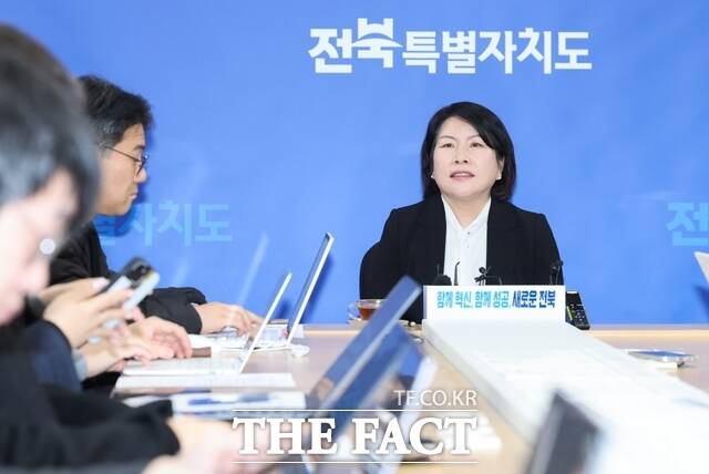 19일 전북도청 지방기자실에서 열린 전북도의 하계올림픽 유치신청서 제출과 관련해 유희숙 전북도 2036하계올림픽유치단장이 출입기자들에게 향후 행정절차를 설명하고 있다. /전북도