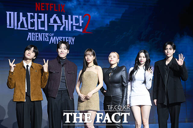 방송인 이용진과 가수 존박, 배우 혜리, 댄서 가비, 그룹 에스파의 카리나, 배우 김도훈(왼쪽부터)이 출연하는 넷플릭스 오리지널 예능 ‘미스터리 수사단’ 시즌2는 오는 27일 전편 공개된다. /서예원 기자