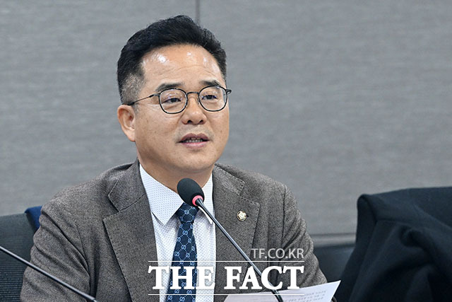 쿠팡 개인정보유출 대책 간담회에서 모두발언을 하는 민병덕 을지로위원장.