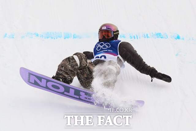 18일(한국시간) 유승은(18)이 2026 밀라노·코르티나담페초 동계올림픽 여자 스노보드 슬로프스타일에서 멀티 메달 획득에 실패했다. /리비뇨=AP.뉴시스