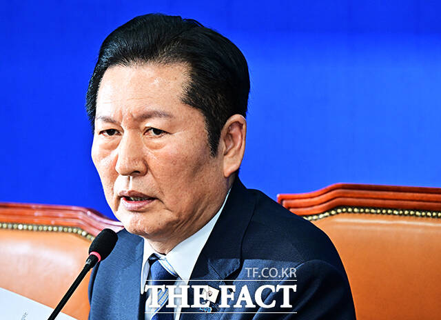 정청래 더불어민주당 대표가 19일 오후 서울 여의도 국회에서 열린 최고위원회의에 참석해 윤석열 전 대통령의 1심 선고에 대한 입장을 밝히고 있다. /국회=배정한 기자