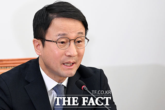 한병도 더불어민주당 원내대표는 19일 내란 우두머리 혐의로 사형이 구형된 윤석열 전 대통령에 대한 법원 선고를 앞두고 