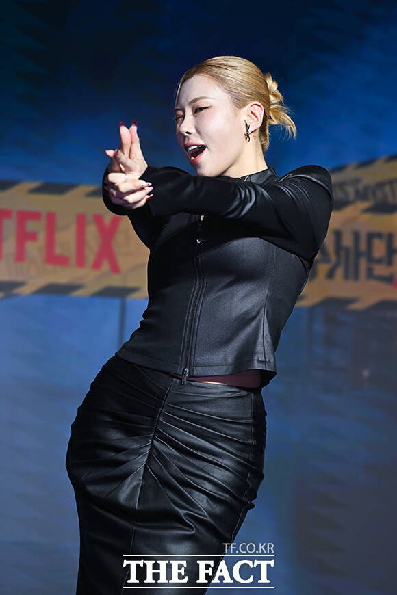 댄서 가비가 19일 오전 서울 마포구 호텔 나루 서울 엠갤러리에서 열린 넷플릭스 오리지널 예능 ‘미스터리 수사단’ 시즌2 제작발표회에 참석해 포즈를 취하고 있다. /서예원 기자