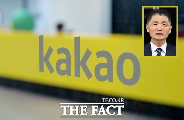 김범수 카카오 창업자 겸 미래이니셔티브센터장(사진 우측 상단)이 지난 2022년 발표한 글로벌 전략 비욘드 코리아가 5년차를 맞이한 가운데 목표 달성이 요원한 상황이라는 업계 평가가 나온다. /더팩트 DB