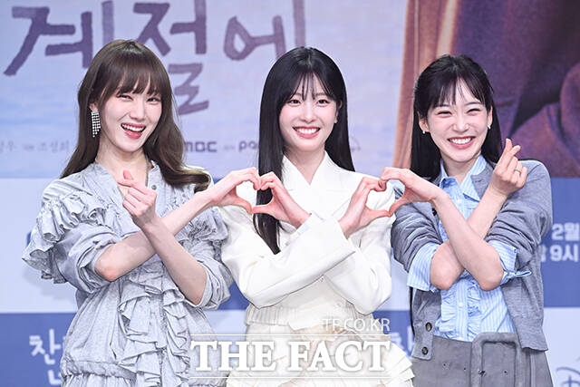 배우 이성경과 오예주, 한지현(왼쪽부터)이 19일 오후 서울 마포구 상암 MBC에서 열린 금토드라마 ‘찬란한 너의 계절에’ 제작발표회에 참석해 포즈를 취하고 있다. /서예원 기자