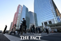  '다시 일상으로'…쌀쌀한 날씨 속 출근길 [TF사진관]