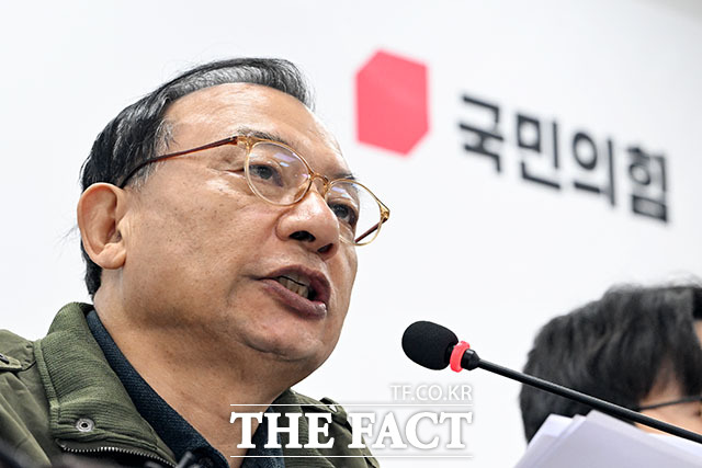 이정현 국민의힘 공천관리위원장이 20일 오전 서울 여의도 국민의힘 중앙당사에서 열린 제9회 전국동시지방선거 중앙당 공천관리위원회 제1차 회의에 참석해 모두발언을 하고 있다. /남용희 기자