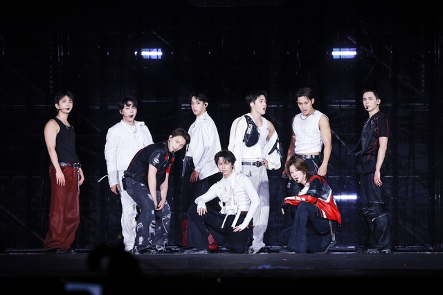 세븐틴이 오는 3월 2일부터 8일까지 일주일 동안 싱가포르 주요 랜드마크 일대에서 팬들에게 확장된 경험을 선사하는 SEVENTEEN EXPERIENCE를 진행한다. /플레디스