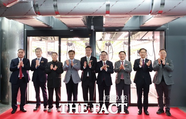 대전시가 20일 서구 둔산동 둥지 폐지하보도에서 실증형 스마트팜 대전팜 개장식을 개최했다. /대전시