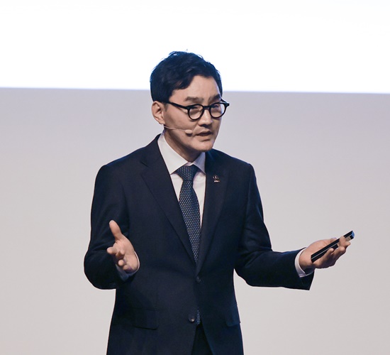 추가열 회장의 4년은 수치로도 선명하다. 2025년 기준 협회의 누적 회원 수는 약 6만 명, 누적 저작물 수는 800만 건에 달한다. 징수액은 4453억 원, 분배액은 4031억 원으로, 이른바 4천억 원 시대를 열었다. /KOMCA