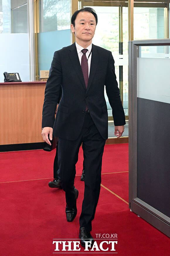 마츠오 히로타카 주한 일본대사관 총괄공사가 20일 오후 서울 종로구 외교부 청사로 초치되고 있다. /임영무 기자
