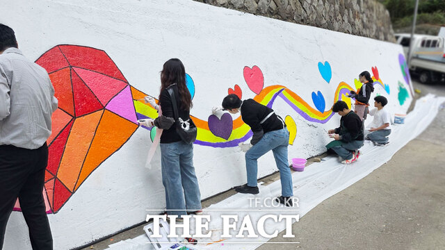 키움증권 사회봉사단 키움과나눔이 단순 기부를 넘어 임직원 참여형 봉사 모델을 정착시키며 지속 가능한 나눔 문화 확산에 속도를 내고 있다. /키움증권