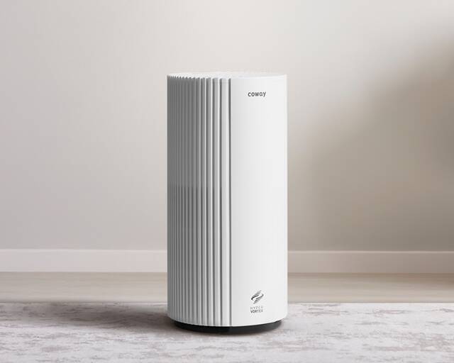 코웨이는 강력한 청정 성능과 간편한 필터 교체가 장점인 플로우360 공기청정기를 출시했다고 20일 밝혔다. /코웨이