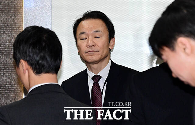 마츠오 히로타카 주한 일본대사관 총괄공사가 20일 오후 서울 종로구 외교부 청사로 초치되고 있다. /임영무 기자