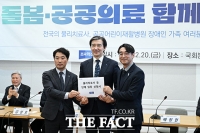  입당 환영식 참석한 조국 