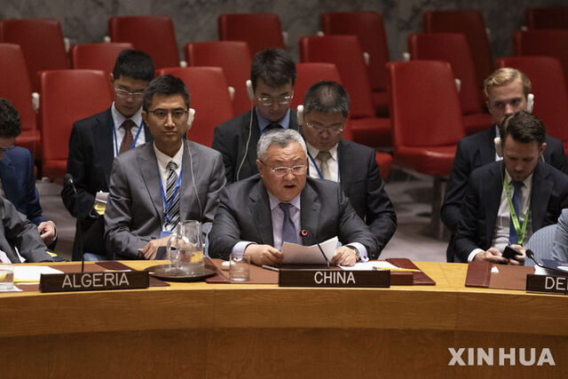 중일 갈등이 이어지는 가운데 중국이 일본의 유엔 안전보장이사회(안보리) 상임이사국 진출에 대해 자격이 없다고 재차 못 박았다. 사진은 푸충 유엔 주재 중국대사가 지난해 6월 24일(현지 시간) 유엔 본부에서 열린 이란 핵 문제 관련 유엔 안전보장이사회 회의에서 발언하는 모습. /신화.뉴시스