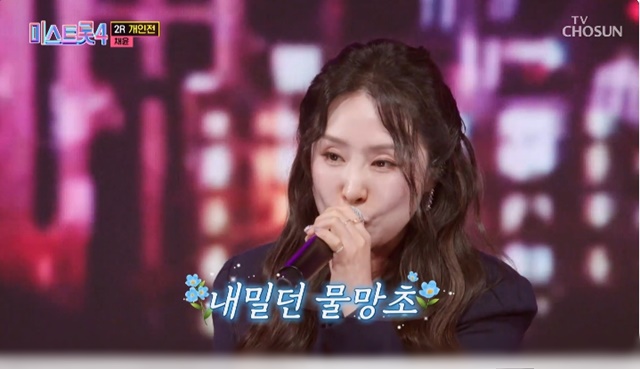 트롯 서바이벌 오디션 프로그램은 5년이 지난 지금도 오리지널의 반복에 불과하다. 포맷은 거의 달라지지 않았고, 무대 구성과 심사 방식, 서사 전개까지 재탕 삼탕이라는 비판을 피하지 못했다. /TV조선 미스트롯4