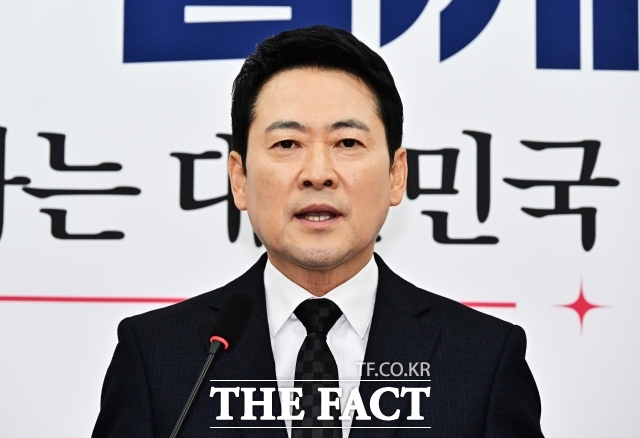 장동혁 국민의힘 대표가 20일 오전 서울 여의도 국회에서 기자회견을 열고 윤석열 전 대통령 무기징역 선고에 대한 입장을 밝히고 있다. /국회=배정한 기자