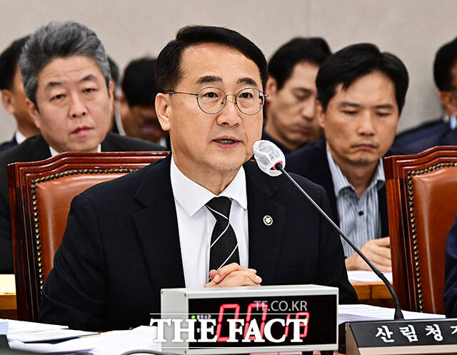 김인호 산림청장이 음주운전을 한 사실이 경찰에 적발돼 21일 면직됐다. /배정한 기자