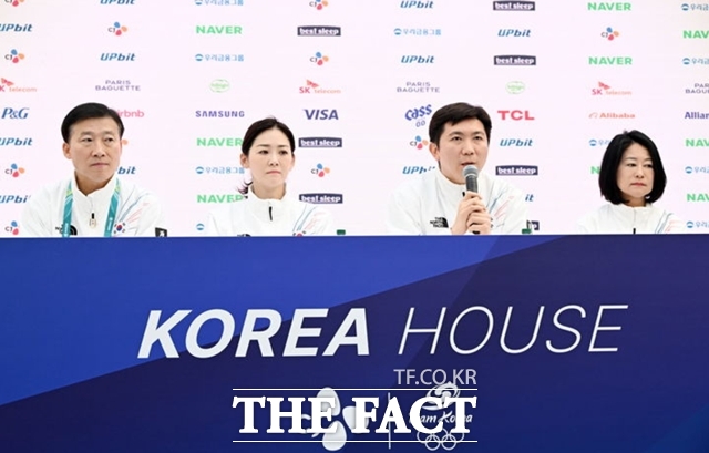 유승민 대한체육회장 등이 22일 이탈리아 밀라노 코리아 하우스에서 열린 결산 기자회견에서 발언하고 있다. /대한체육회