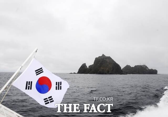 정부는 22일 일본 시마네현이 '다케시마(竹島·일본이 주장하는 독도의 명칭)의 날' 행사를 개최하고 일본 측이 차관급 인사를 보낸 데 대해 강력히 항의했다. 외교부는 이날 마츠오 히로타카 주한일본대사관 총괄공사를 외교부 청사로 초치해 항의의 뜻을 전했다. /배정한 기자
