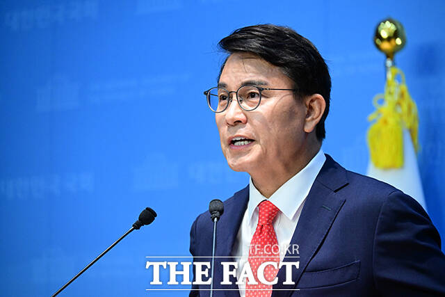 윤상현 국민의힘 의원이 내란 우두머리 혐의로 1심에서 무기징역을 선고받은 윤석열 전 대통령의 판결 이후 공개적으로 참회 메시지를 냈다./남윤호 기자