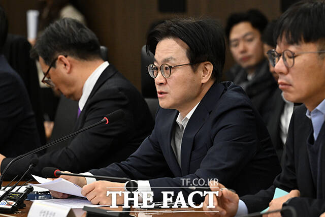 김정관 산업통상부 장관이 23일 오전 서울 중구 대한상공회의소에서 열린 국가비상경제권법(IEEPA) 판결 관련 민관합동 대책회의에 참석해 발언하고 있다. /서예원 기자