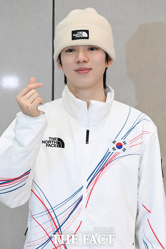 2026 밀라노·코르티나담페초 동계올림픽에서 피겨스케이팅 종목에 출전한 차준환이 23일 인천국제공항을 통해 귀국하고 있다. /인천국제공항=김성렬 인턴기자