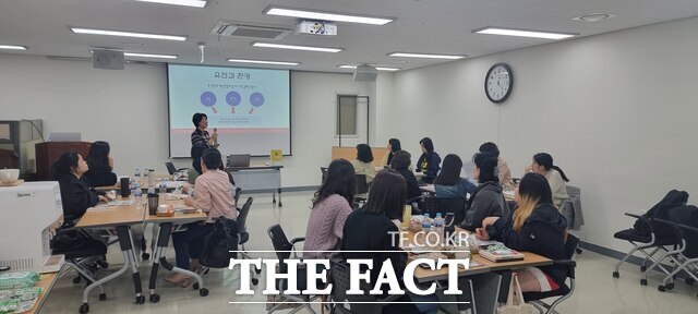 당진여성새로일하기센터는 취업 희망 여성의 사회 재진입과 이·전직을 돕기 위해 취업 준비프로그램을 운영한다. /당진시