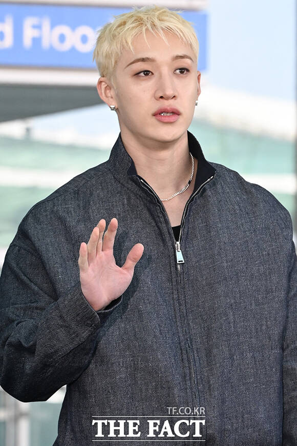 스트레이 키즈 방찬이 23일 오전 ‘밀라노 패션 위크 펜디 FW 26 쇼’ 참석 차 인천국제공항을 통해 이탈리아 밀라노로 출국하고 있다. /인천국제공항=김성렬 인턴기자