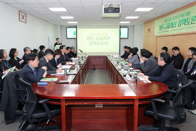 안동시가 23일 국회의원회관에서 국내 헴프산업 발전을 위한 규제개선 방안 모색 정책토론회를 개최했다. /안동시